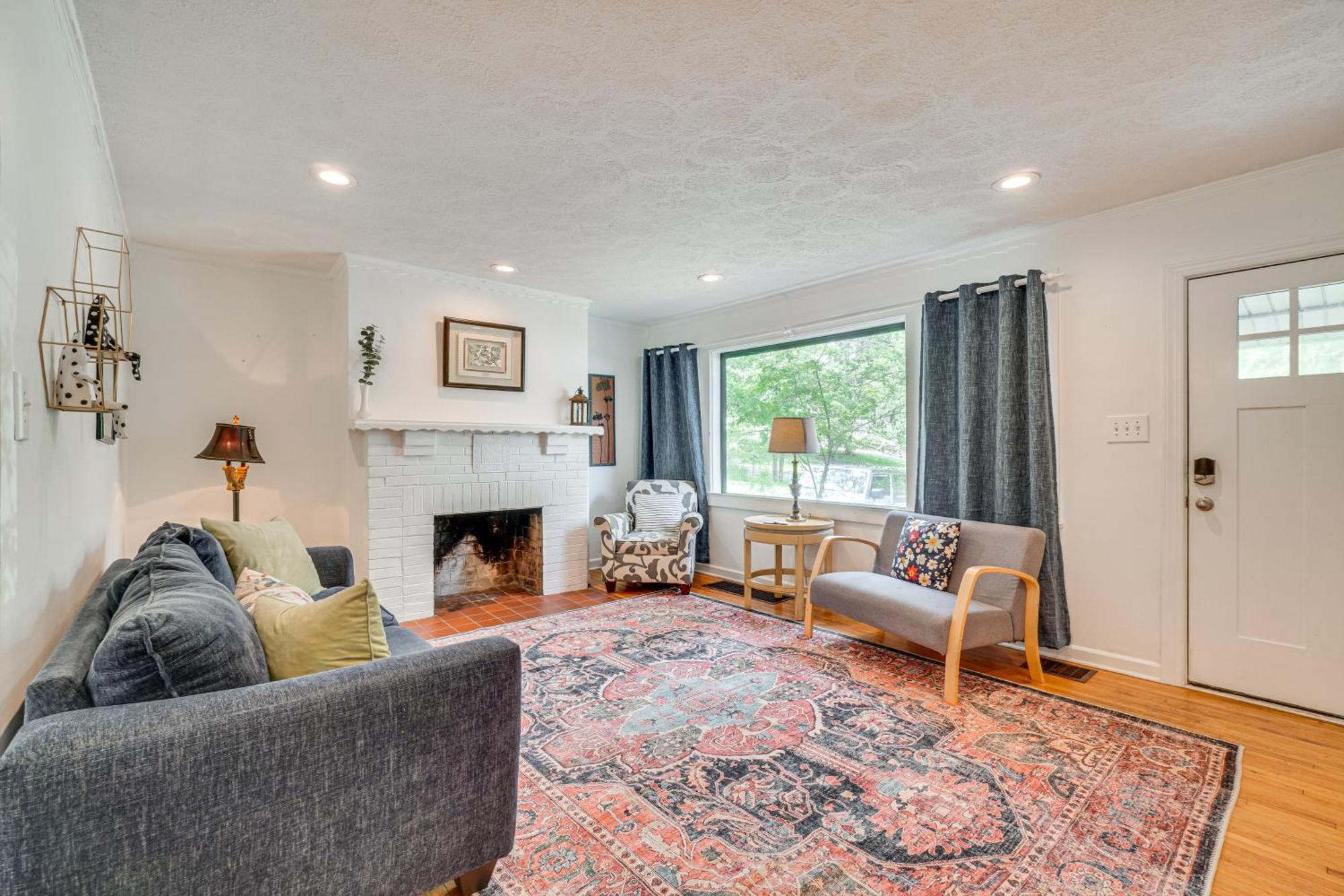 3 Mi To Downtown Historic With Yard Knoxville
