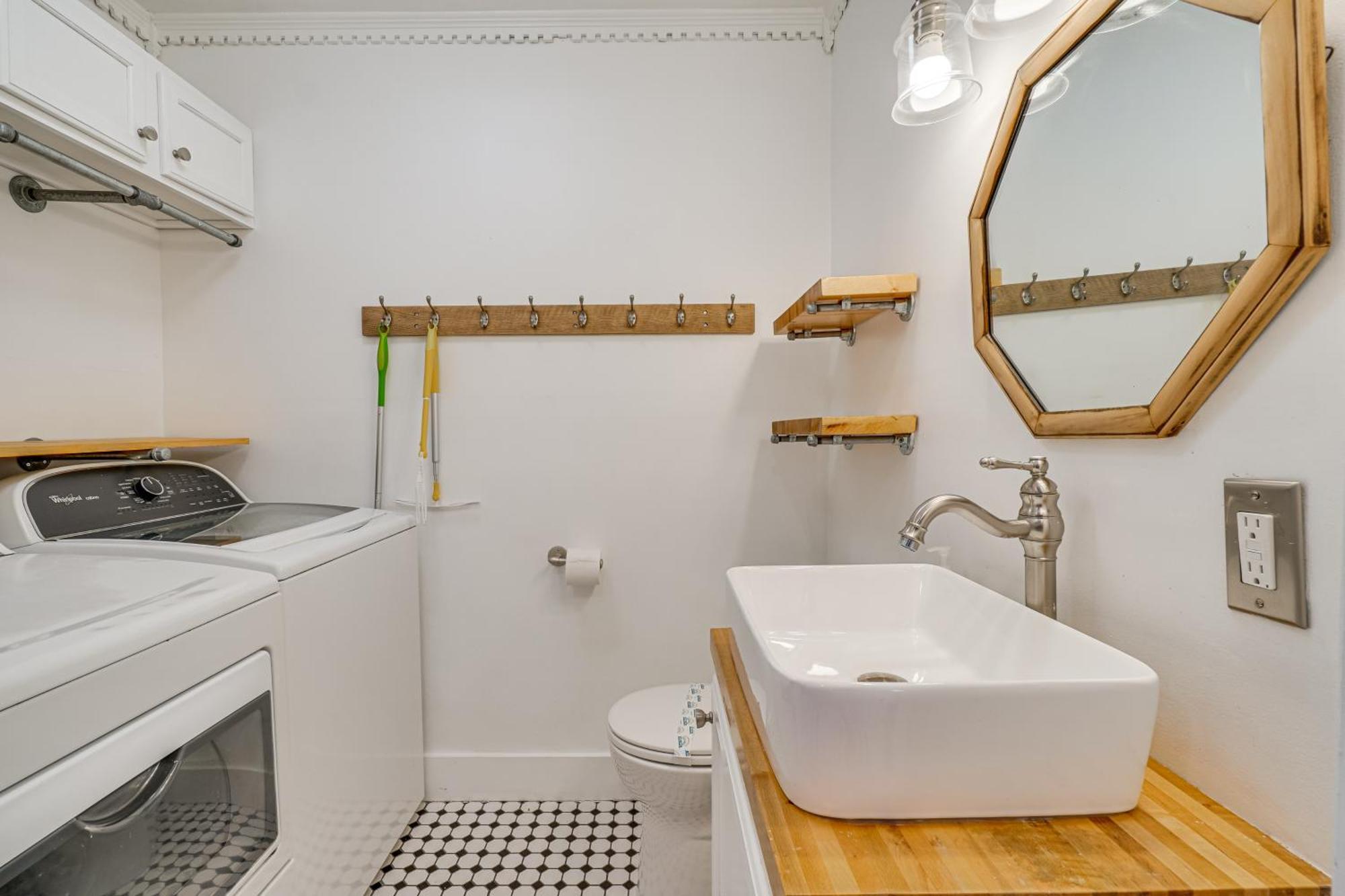3 Mi To Downtown Historic With Yard Holiday home *