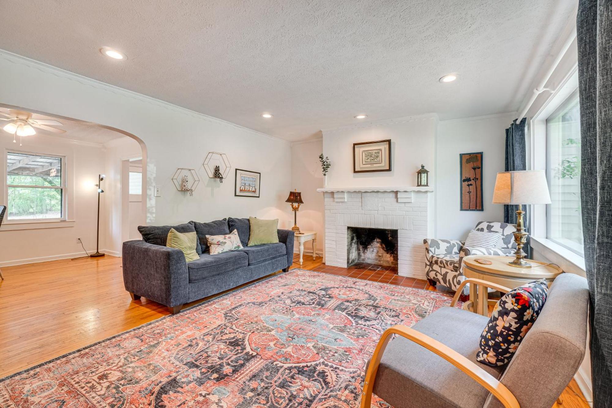 3 Mi To Downtown Historic With Yard